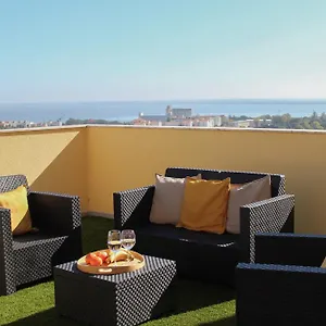One Bedroom With Stunning River Views And Private Rooftop! Lisbon